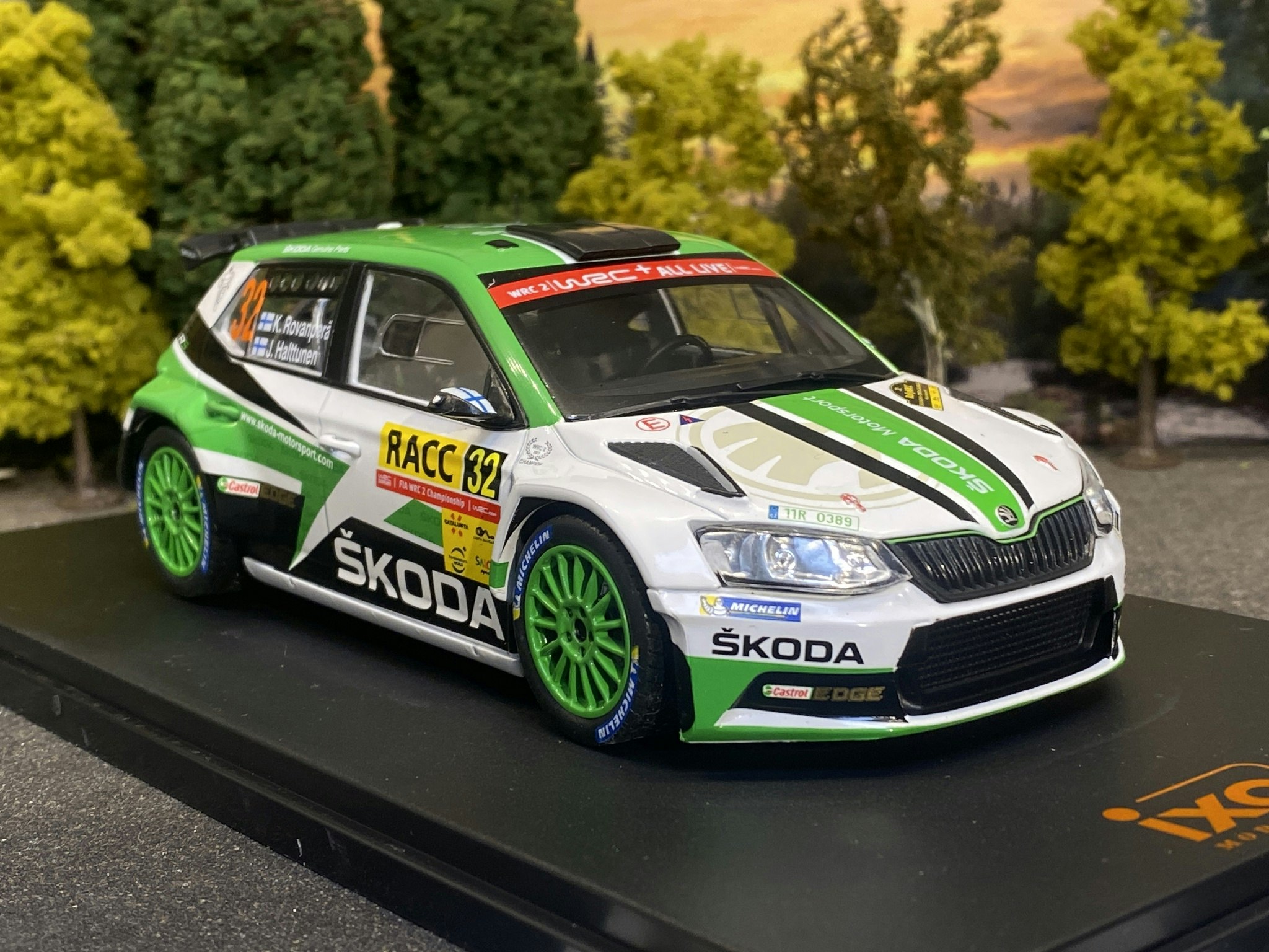 Skala 1/24 ŠKODA FABIA R5 #32 Rovanperä/Halttunen, Cataluna fr IXO Models