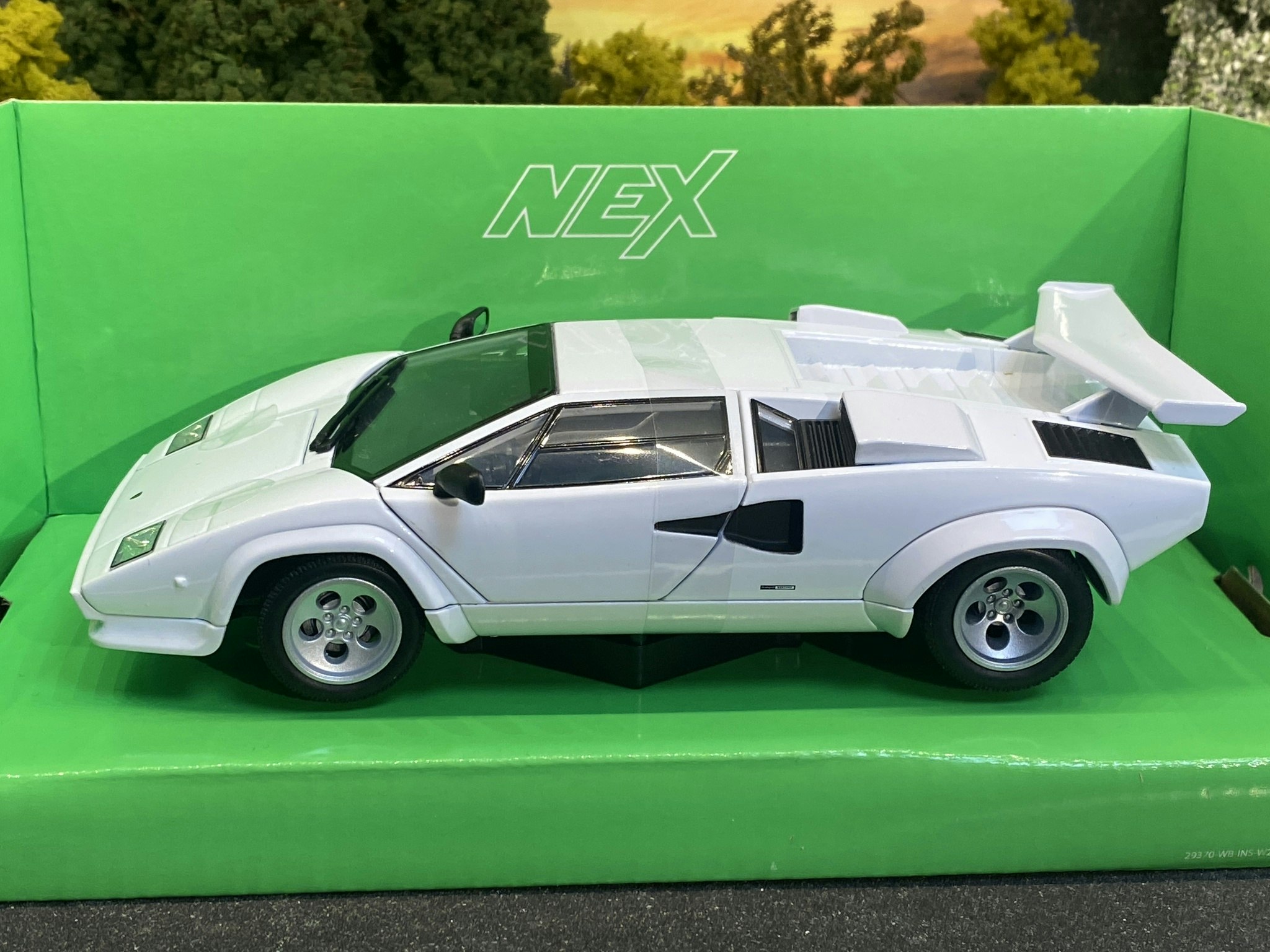 Skala 1/24 Lamborghini Countach LP 5000 S, White fr Nex models / Welly
