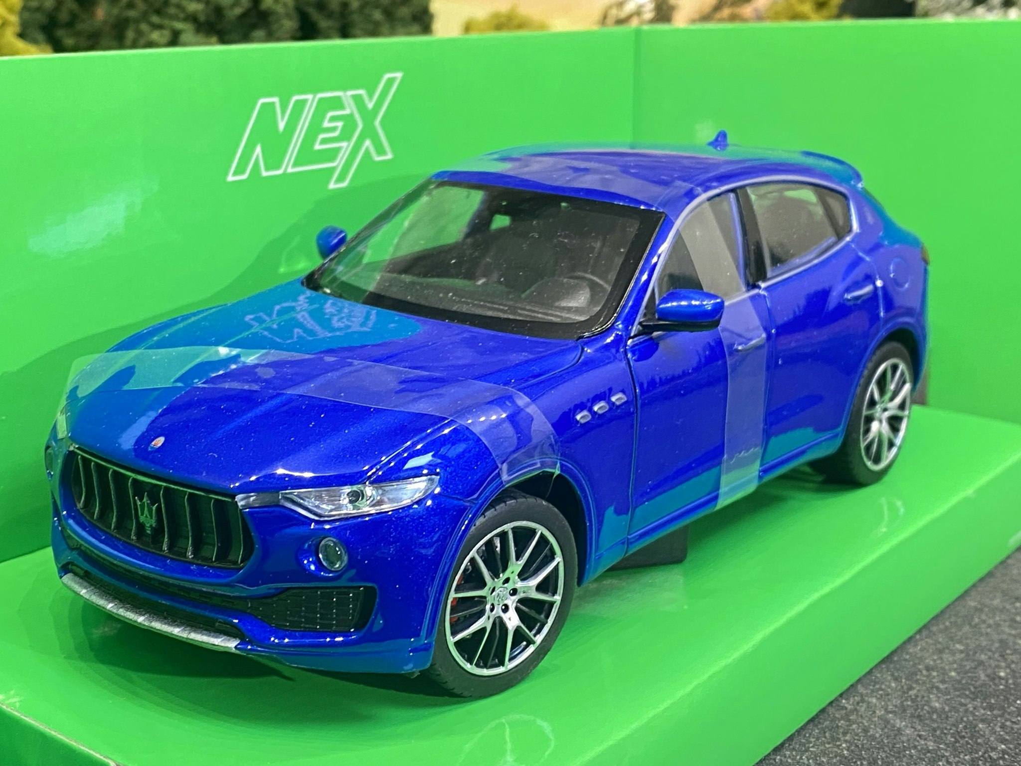 Skala 1/24 Maserati Levante, Blue fr NEX / Welly