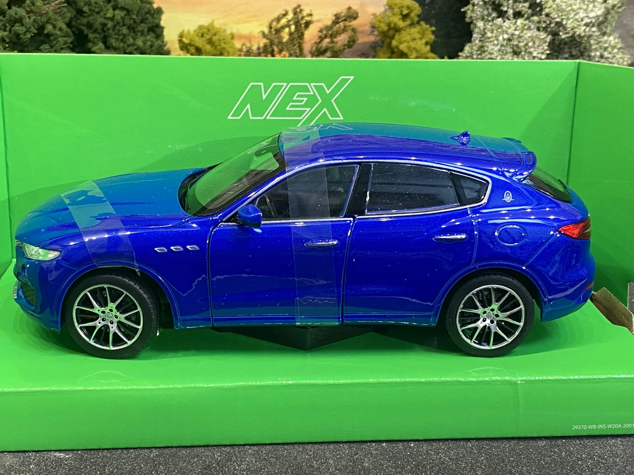 Skala 1/24 Maserati Levante, Blue fr NEX / Welly