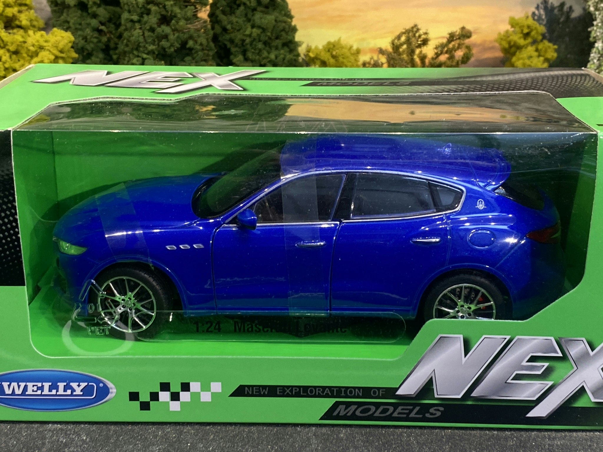 Skala 1/24 Maserati Levante, Blue fr NEX / Welly