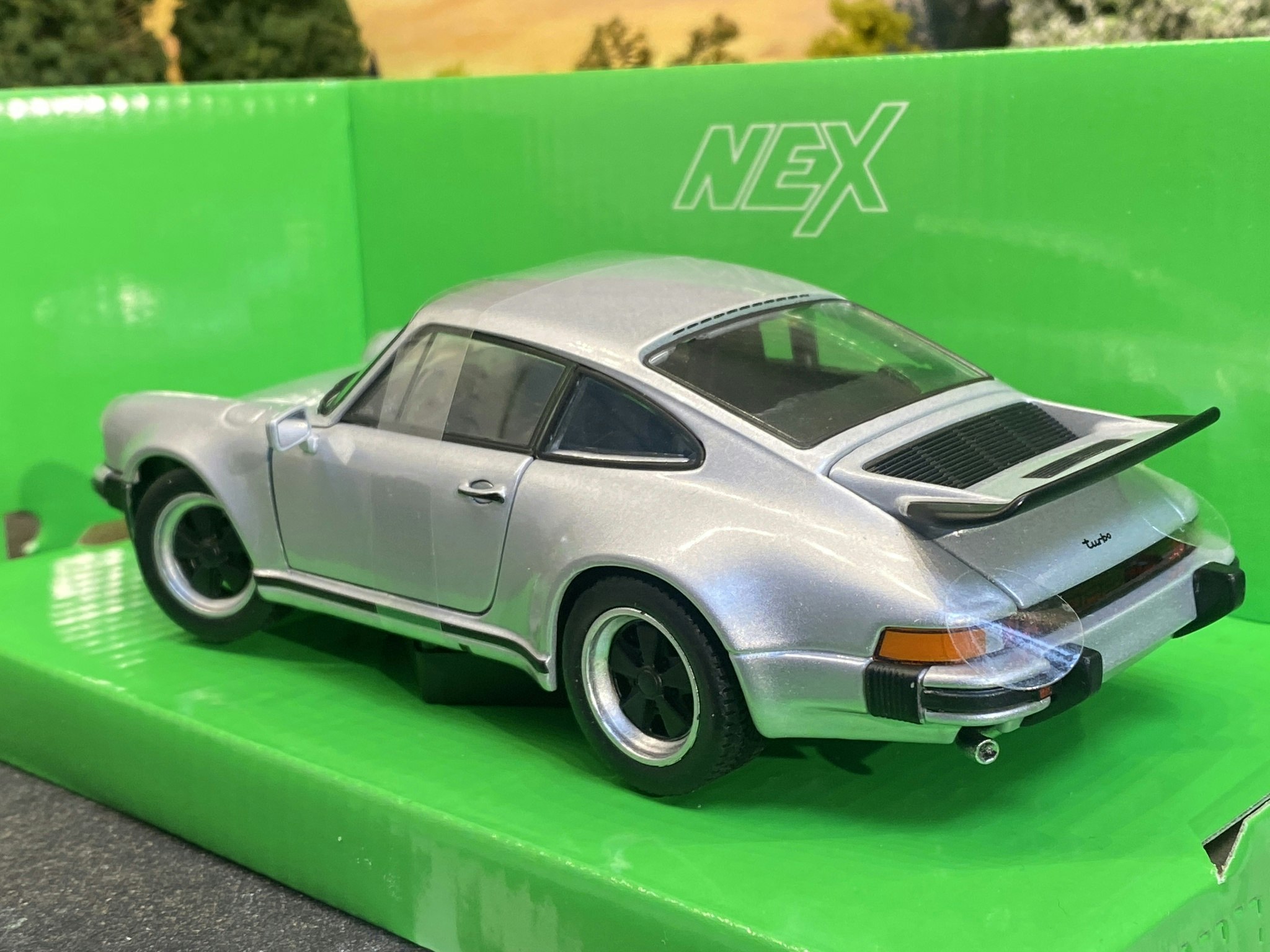 Skala 1/24 Porsche 911 Turbo, Silver fr NEX / Welly