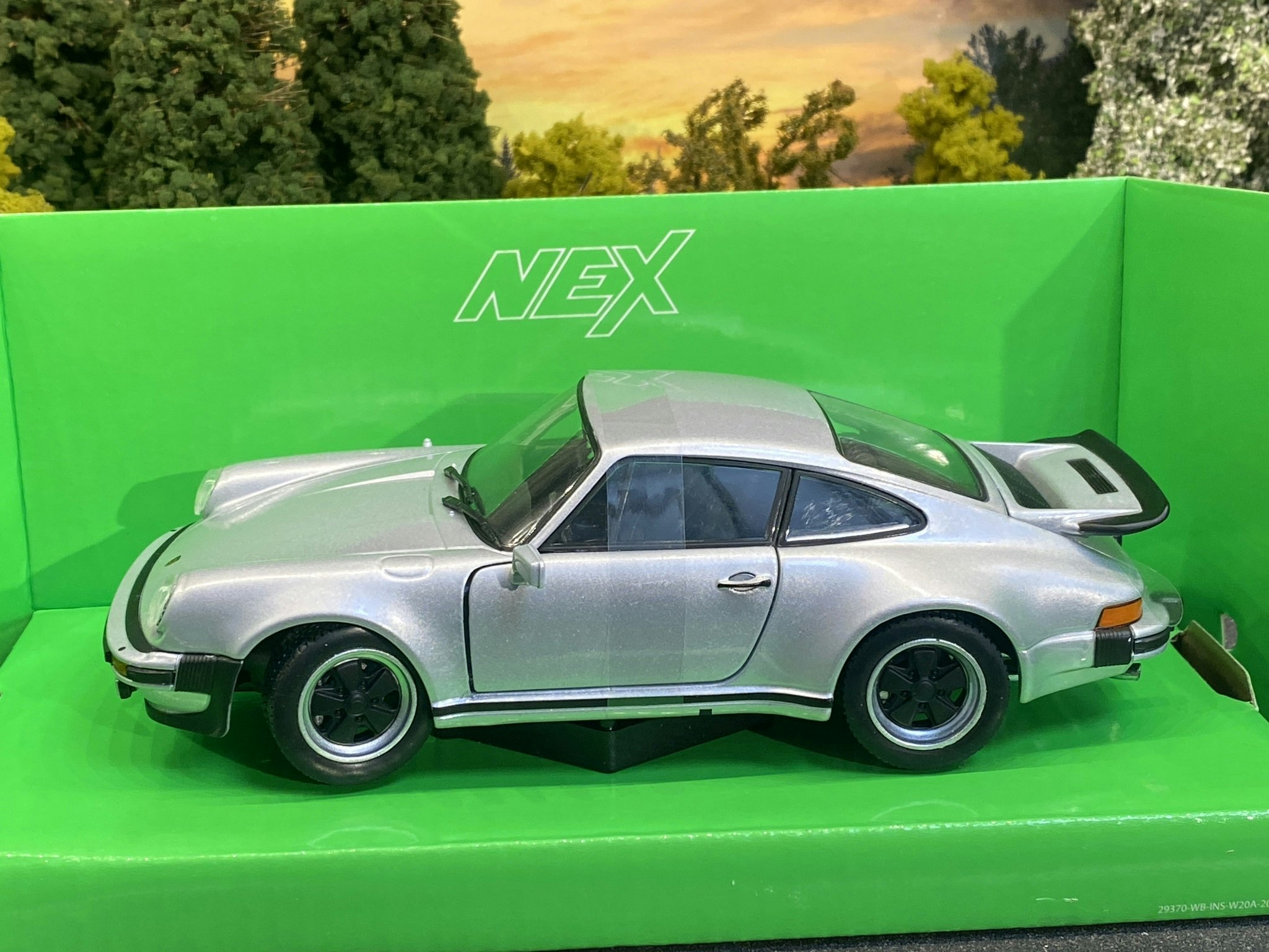 Skala 1/24 Porsche 911 Turbo, Silver fr NEX / Welly