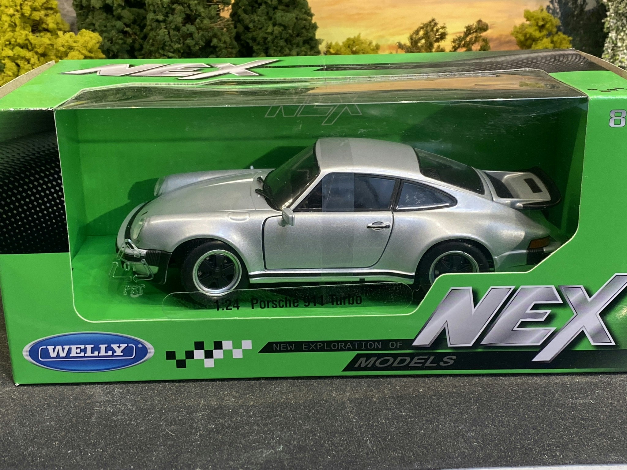 Skala 1/24 Porsche 911 Turbo, Silver fr NEX / Welly