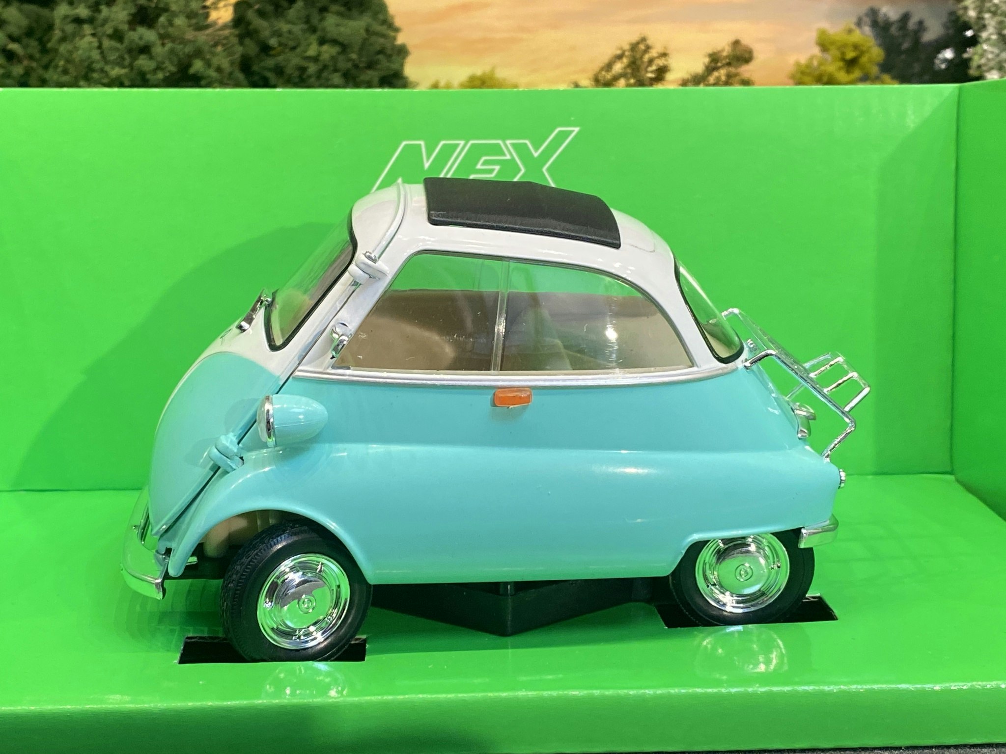 Skala 1/18 BMW Isetta, pastel green/white fr Welly / Nex Models
