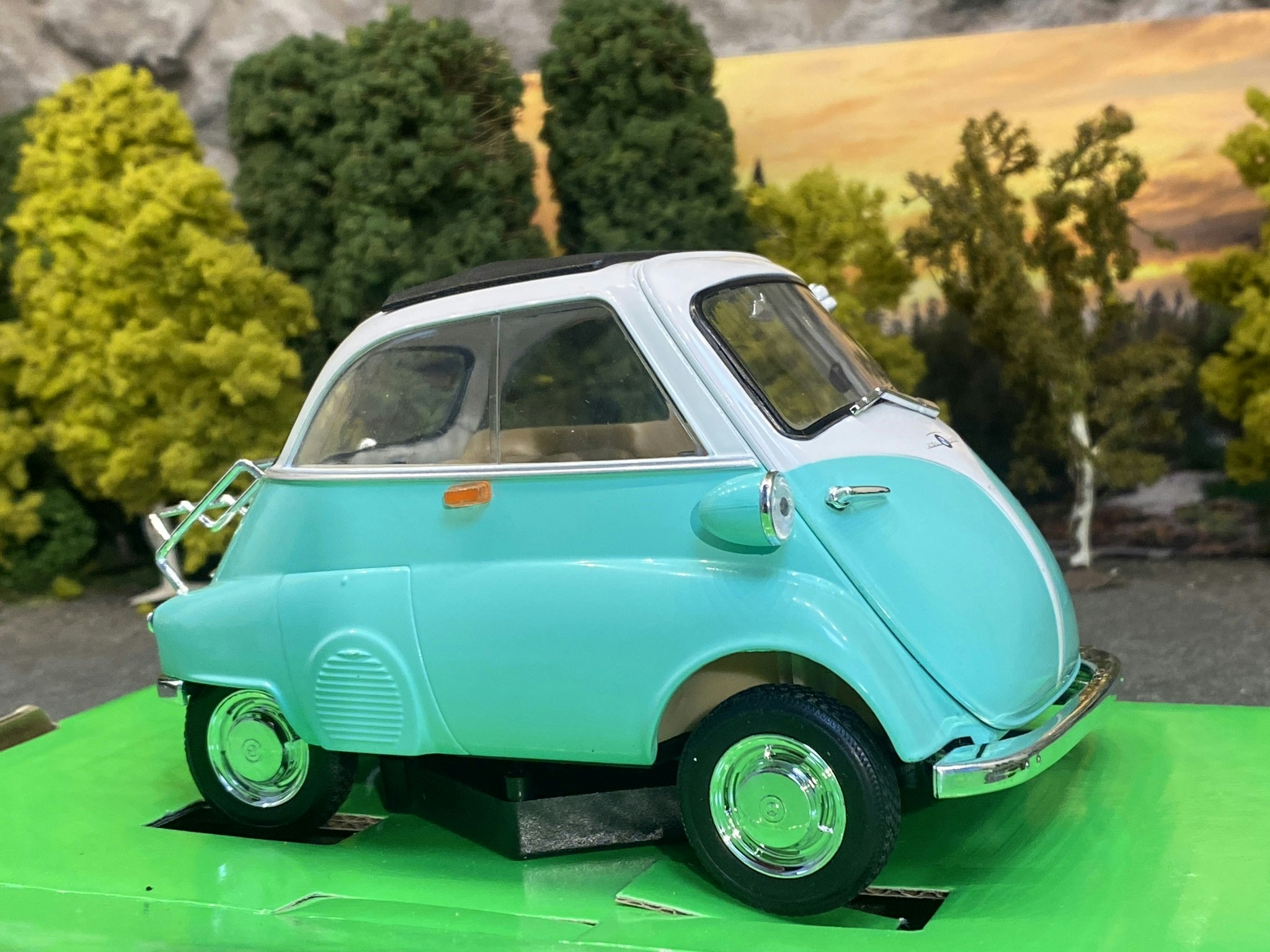 Skala 1/18 BMW Isetta, pastel green/white fr Welly / Nex Models
