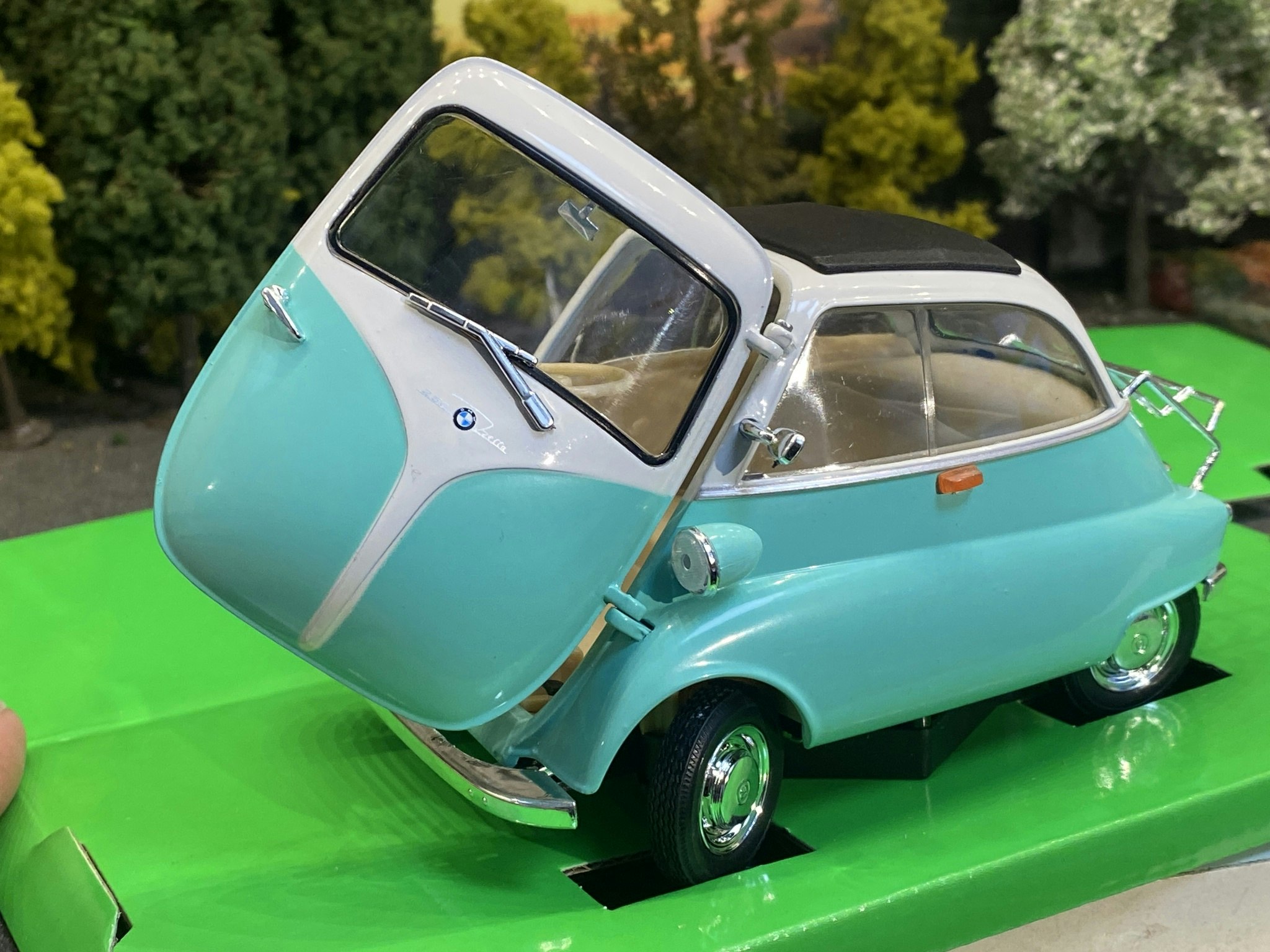 Skala 1/18 BMW Isetta, pastel green/white fr Welly / Nex Models