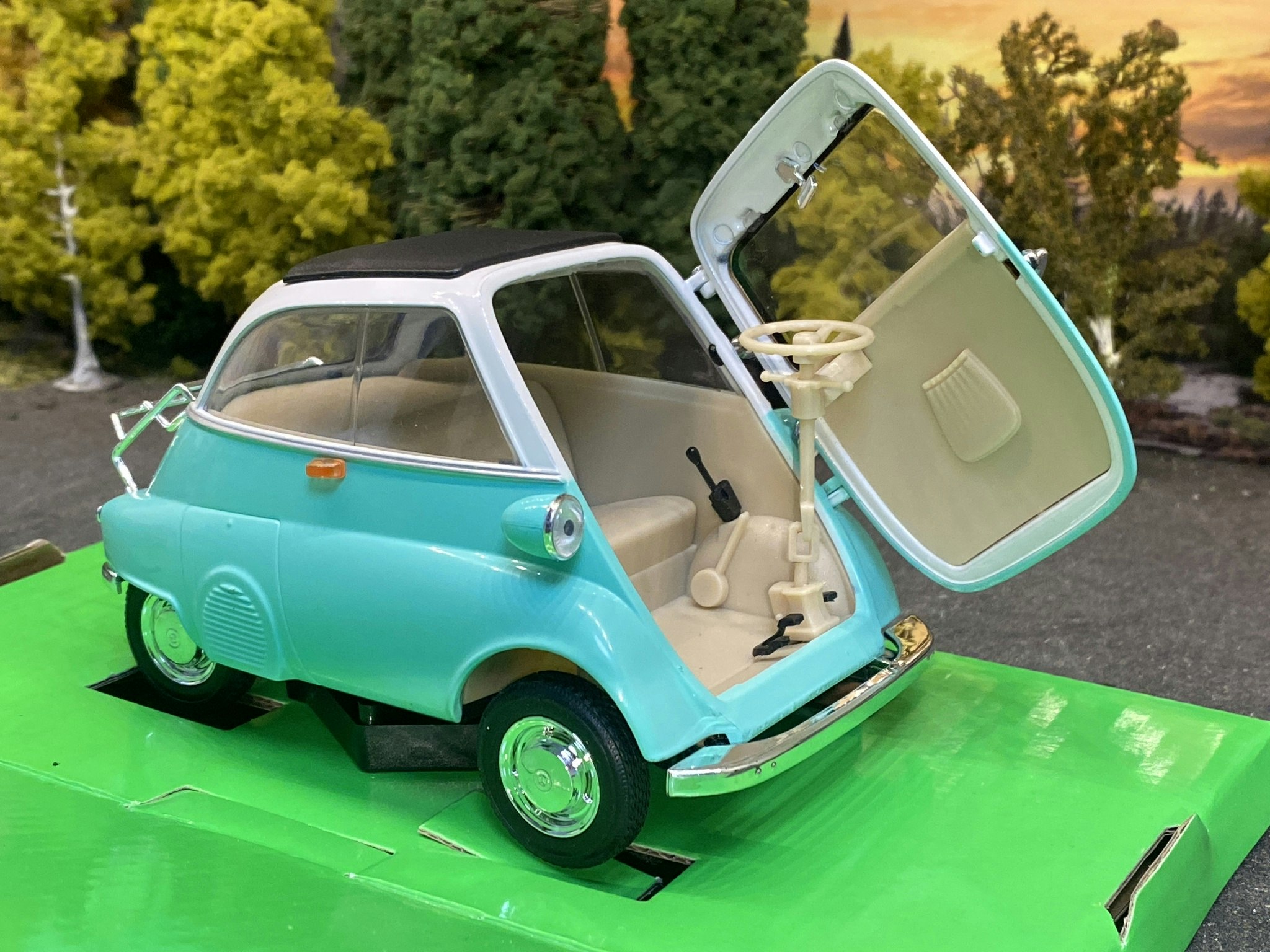 Skala 1/18 BMW Isetta, pastel green/white fr Welly / Nex Models