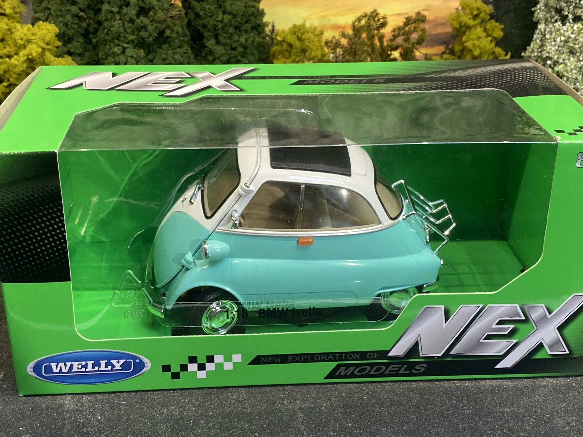 Skala 1/18 BMW Isetta, pastel green/white fr Welly / Nex Models
