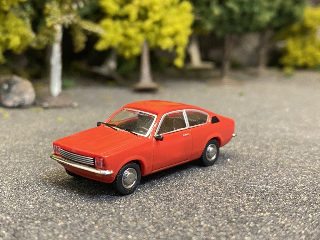 Skala 1/87 - 1973 Opel Kadett Coupe, red fr Minichamps