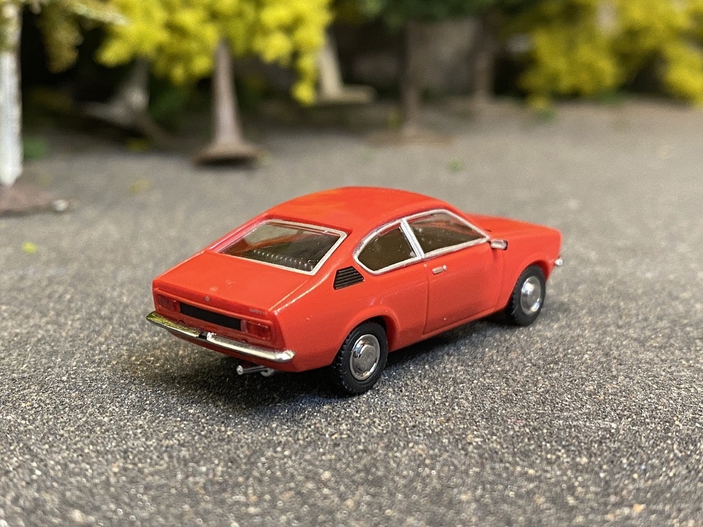 Skala 1/87 - 1973 Opel Kadett Coupe, red fr Minichamps