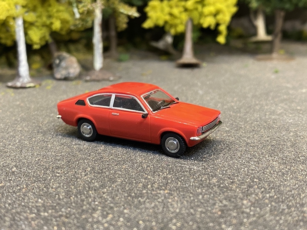 Skala 1/87 - 1973 Opel Kadett Coupe, red fr Minichamps