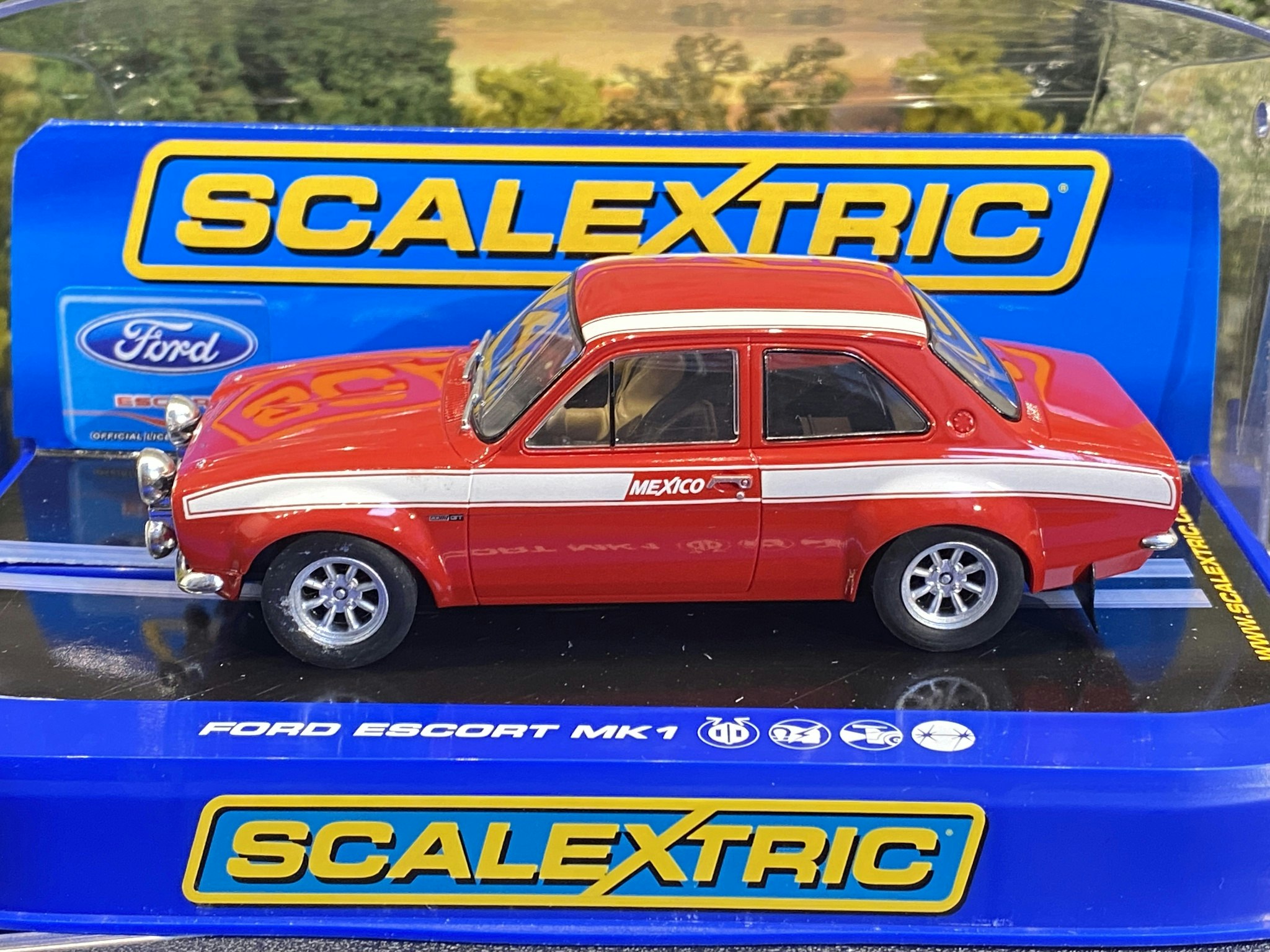 Skala 1/32 An. Slotcar - Ford Escort MKI, Red w white stripes fr Scalextric