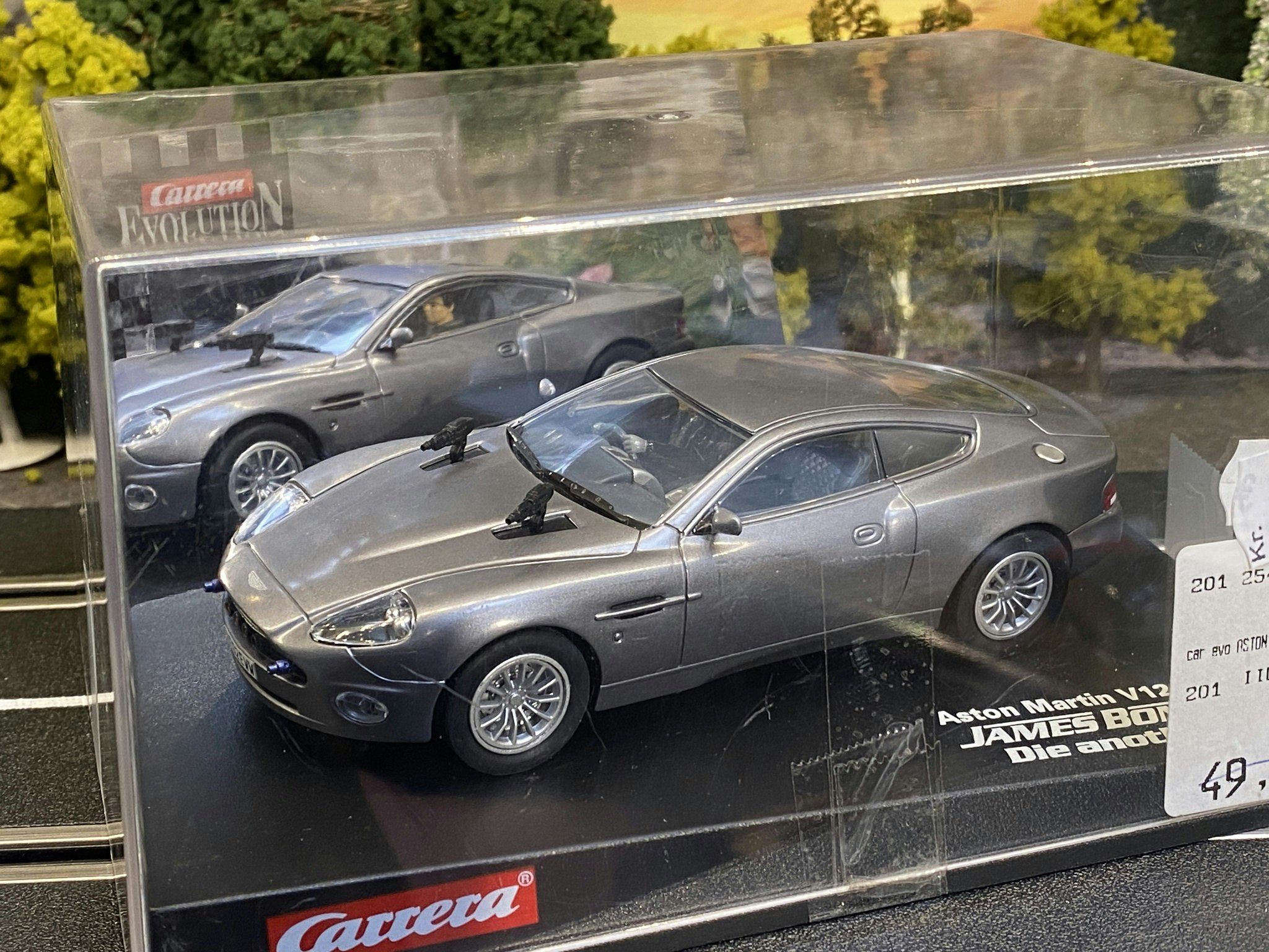 Skala 1/32 Analog Slotcar fr Carrera: Aston Martin V12 Vanquish James Bond 007 - Die another day
