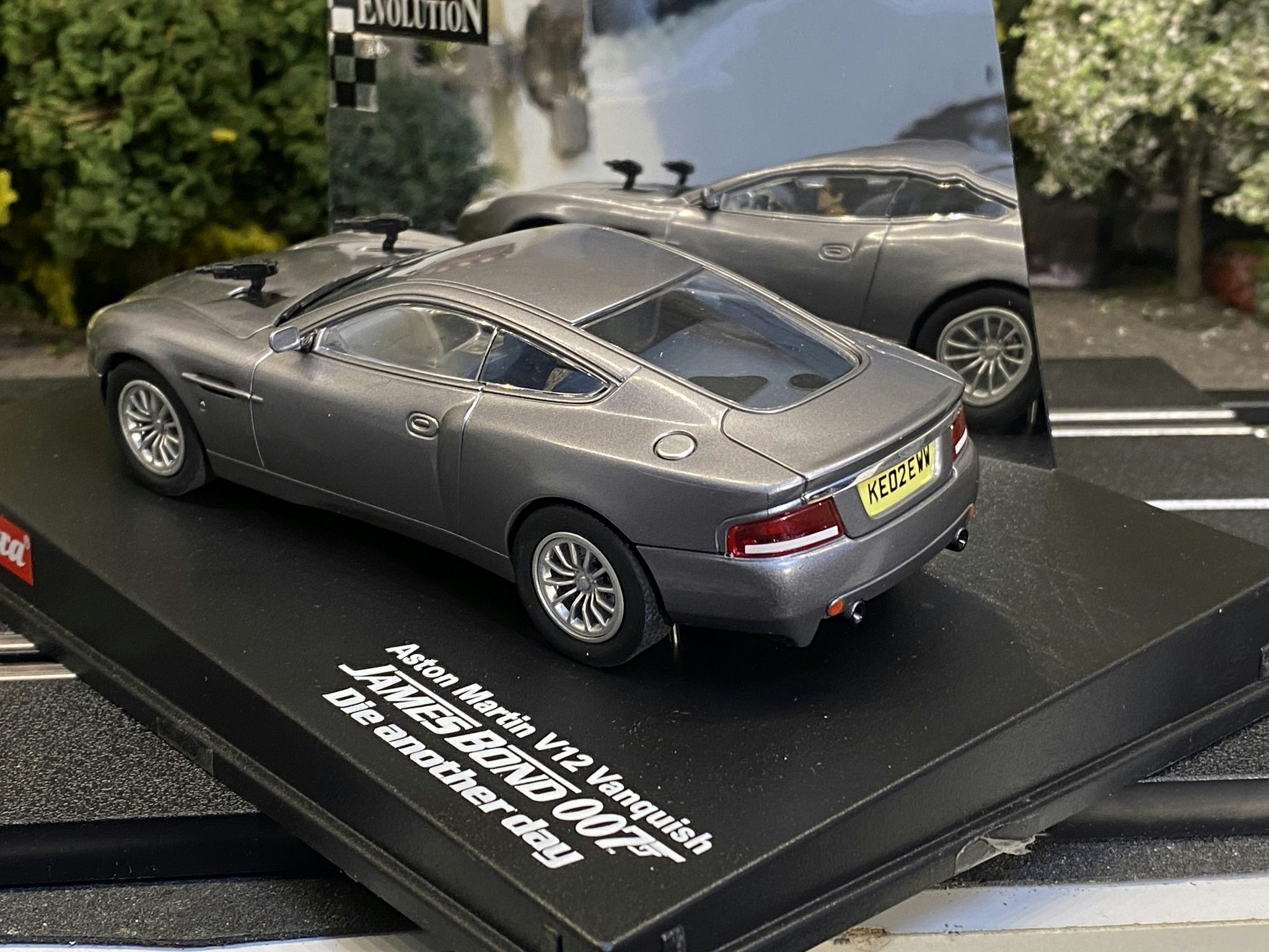 Skala 1/32 Analog Slotcar fr Carrera: Aston Martin V12 Vanquish James Bond 007 - Die another day
