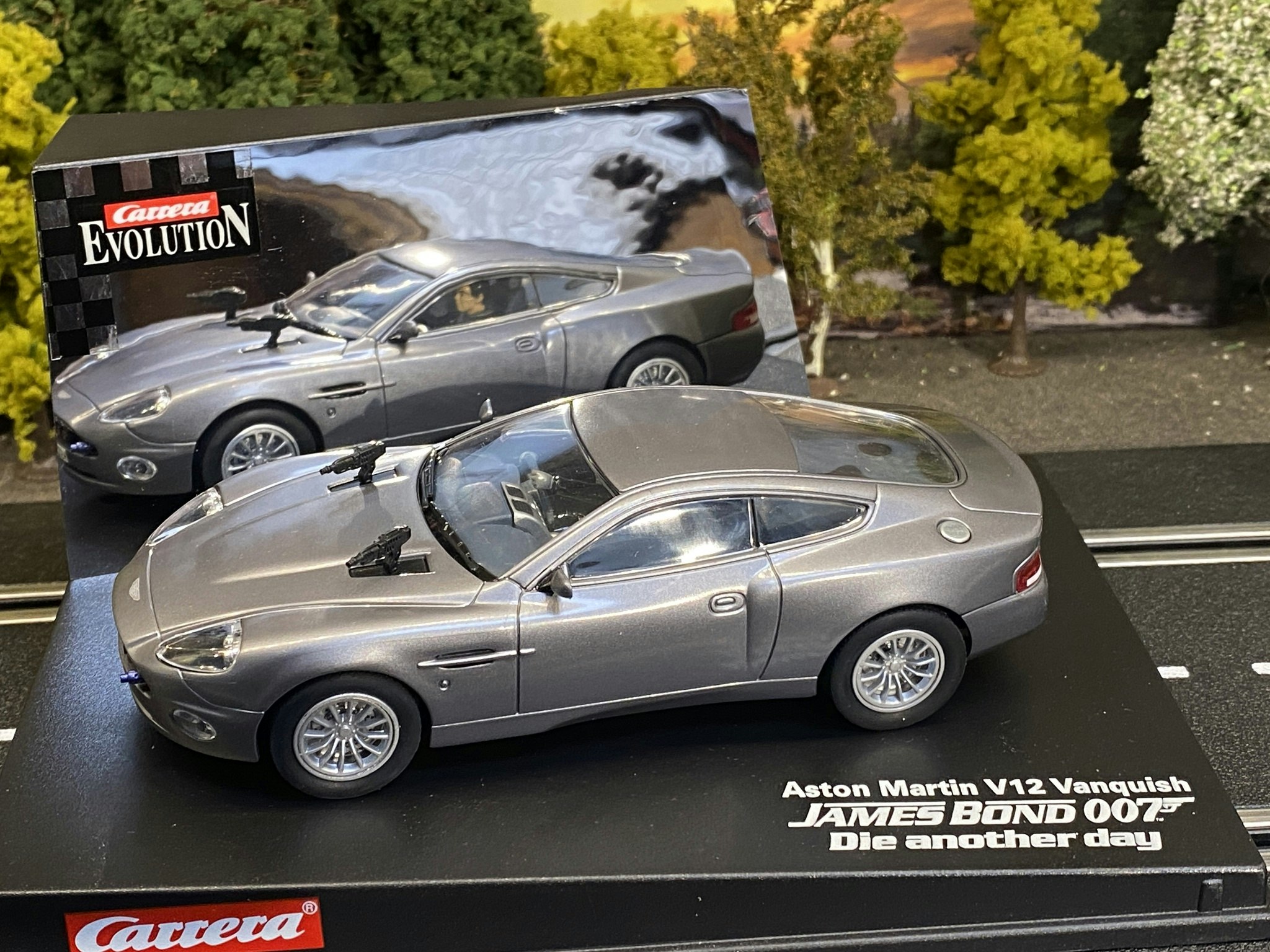 Skala 1/32 Analog Slotcar fr Carrera: Aston Martin V12 Vanquish James Bond 007 - Die another day