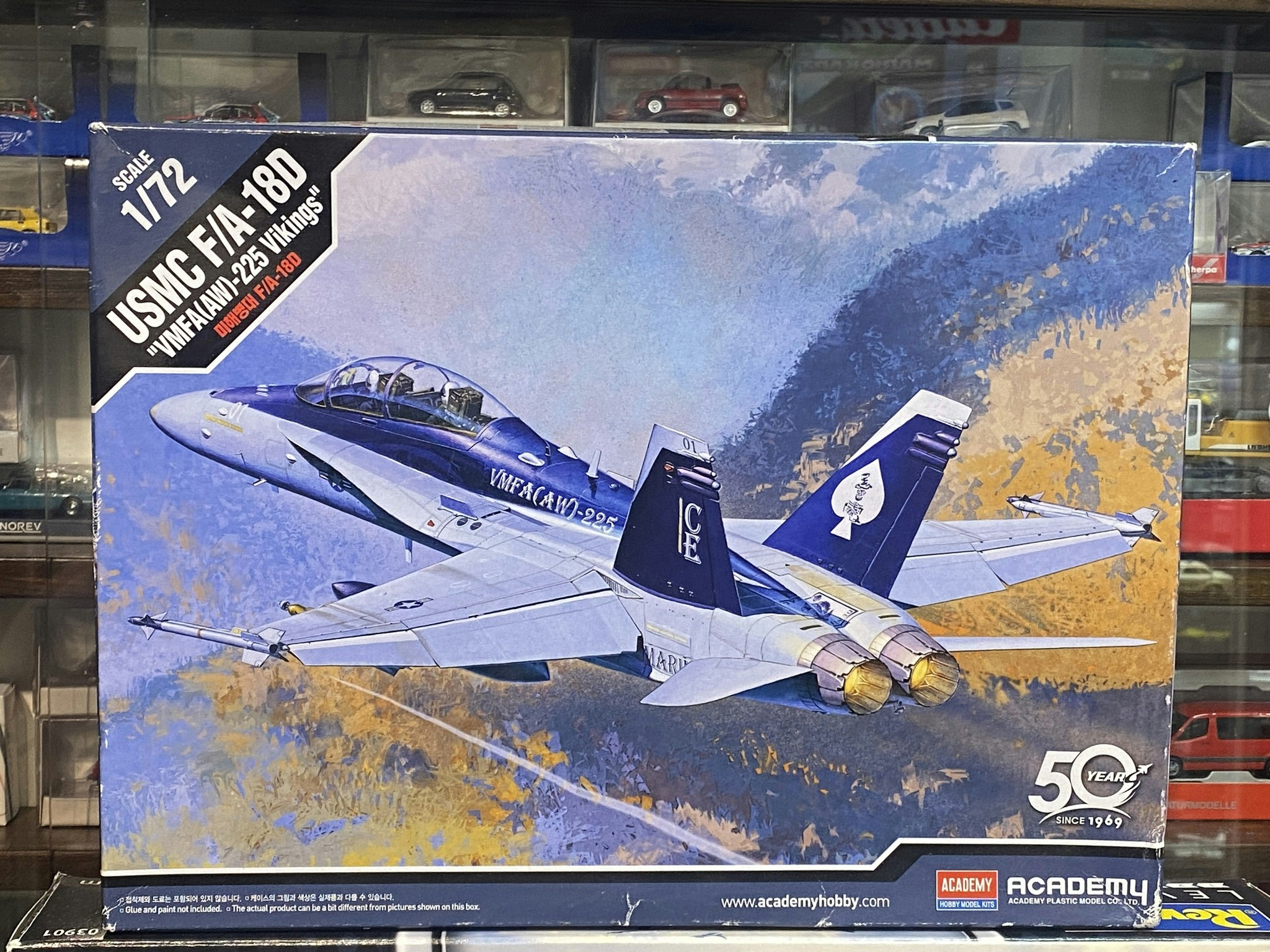 Skala 1/72 USMC F/A-18D "VMFA(AW)-225 Vikings" fr Academy - Hobby Model Kits