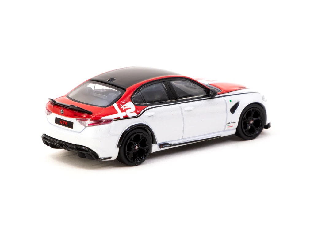 Skala 1/64 Alfa Romeo Giulia GTA Red / White fr TARMAC Works - Global64