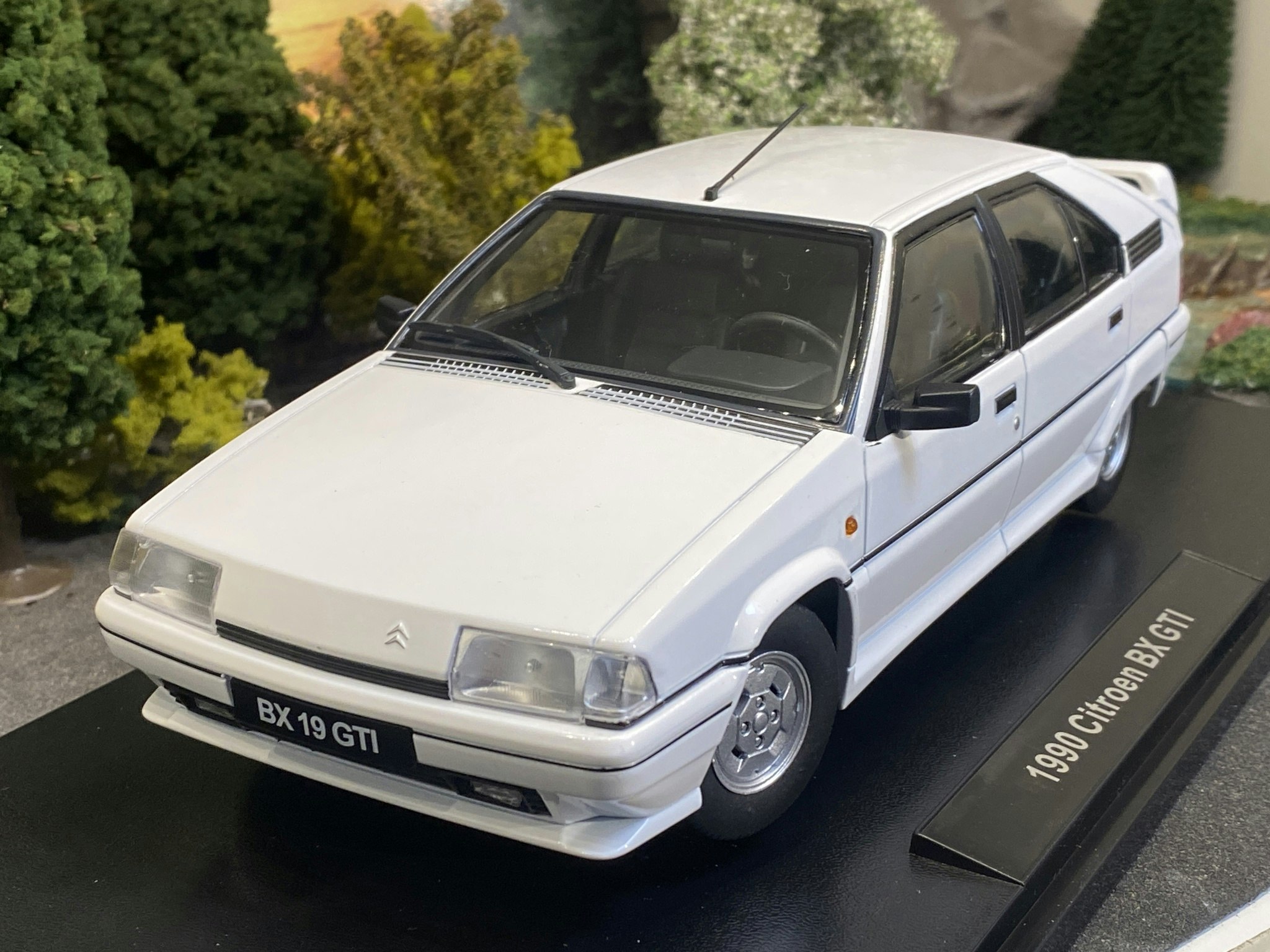 Amazon | Triple 9 1/18 Citroen BX GTI 1990 ホワイト