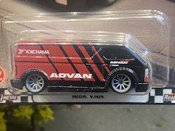 Skala 1/64 HOT WHEELS Premium - Boulevard -  MBK Van, Advan