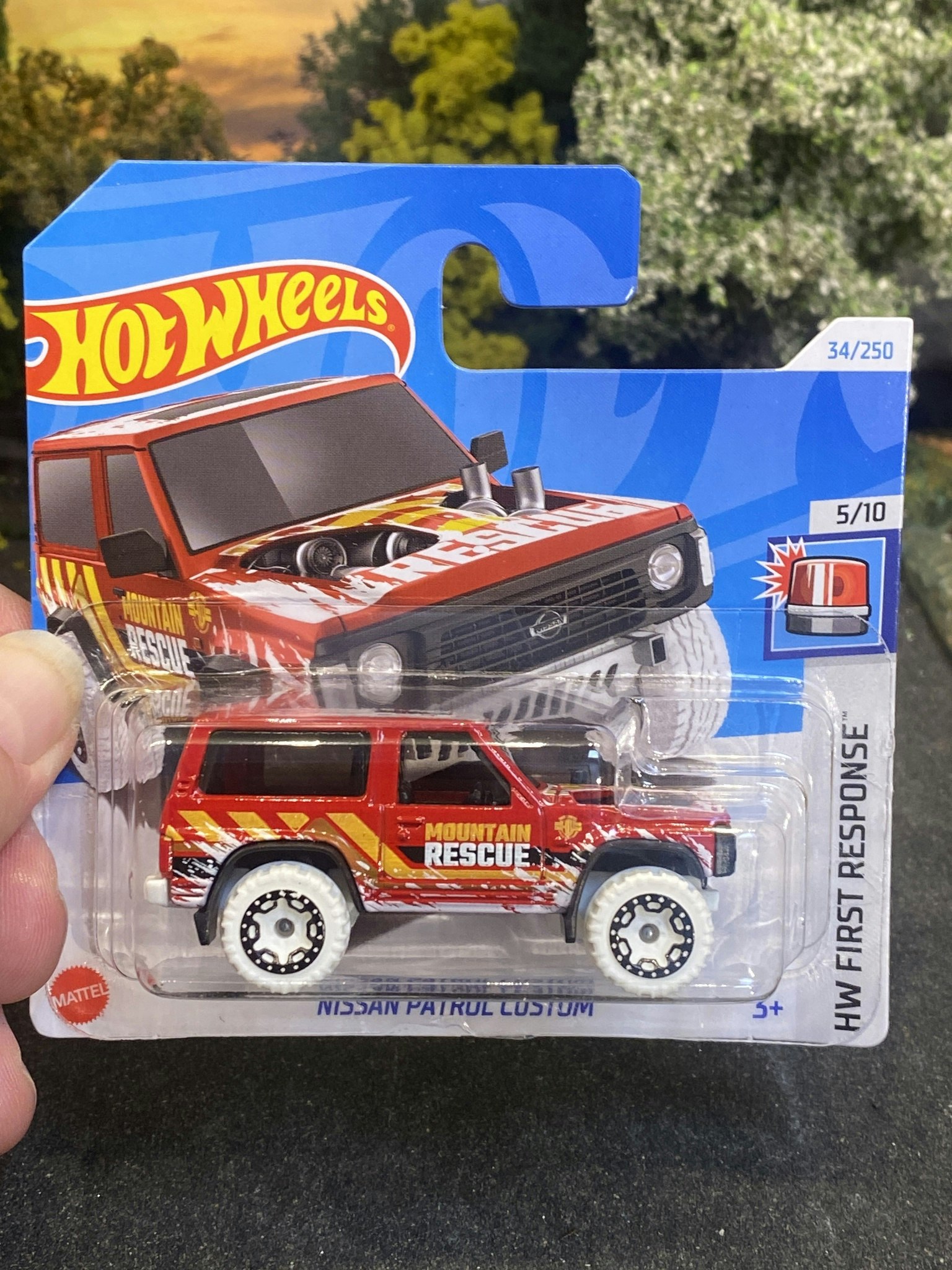 Skala 1/64 Hot Wheels: Nissan Patrol Custom "Mountain Rescue"