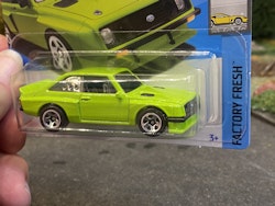 Skala 1/64 Hot Wheels: Ford Escort RS2000, Green