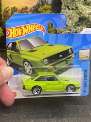 Skala 1/64 Hot Wheels: Ford Escort RS2000, Green