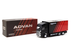 Skala 1/64 Pandem Yaris ADVAN with Plastic Truck Packaging fr Inno64