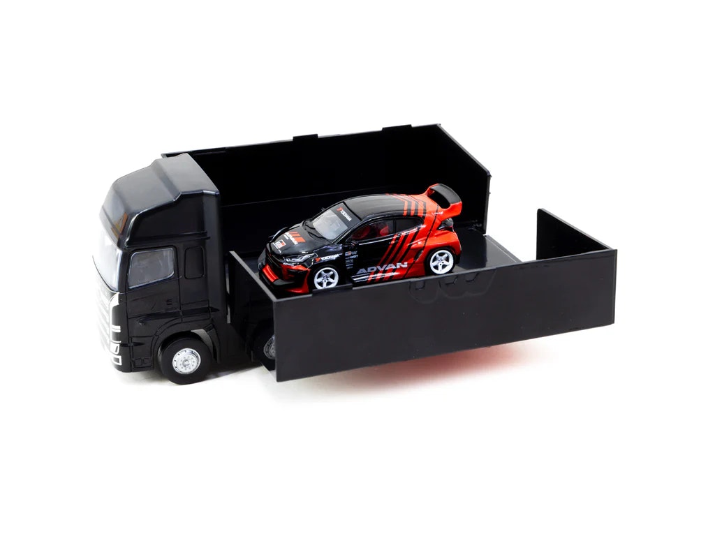 Skala 1/64 Pandem Yaris ADVAN with Plastic Truck Packaging fr Inno64