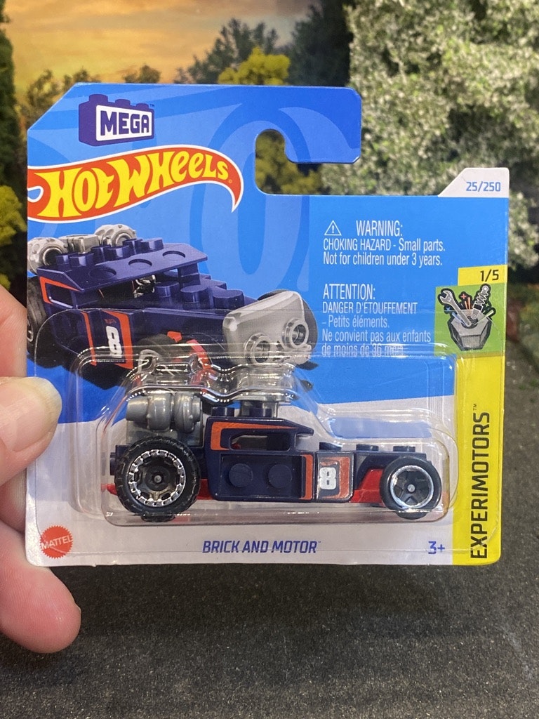 Skala 1/64 Hot Wheels: Brick and Motor