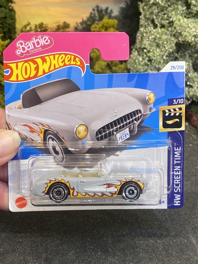Skala 1/64 Hot Wheels: 56' Corvette "Barbie"