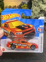 Skala 1/64 Hot Wheels: Dodge Charger SRT 15'