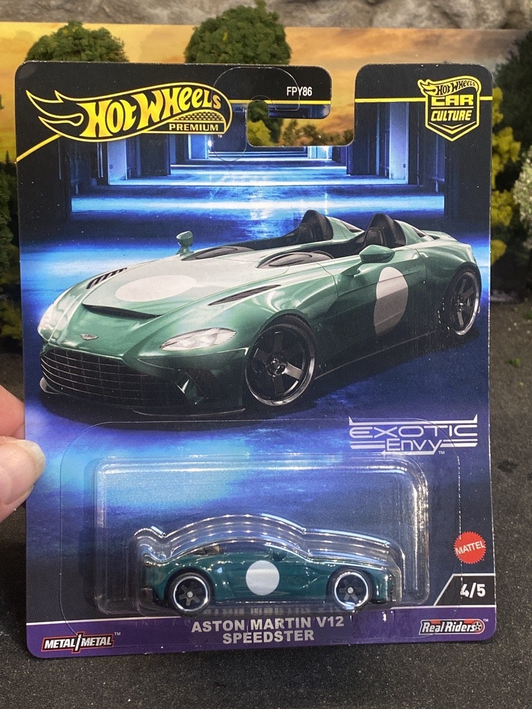 Skala 1/64 Hot Wheels Premium, Car Culture, Aston Martin V12 Speedster
