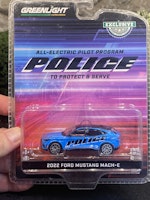 Skala 1/64 2022 Ford Mustang Mach-E "Police" fr Greenlight Exclusive