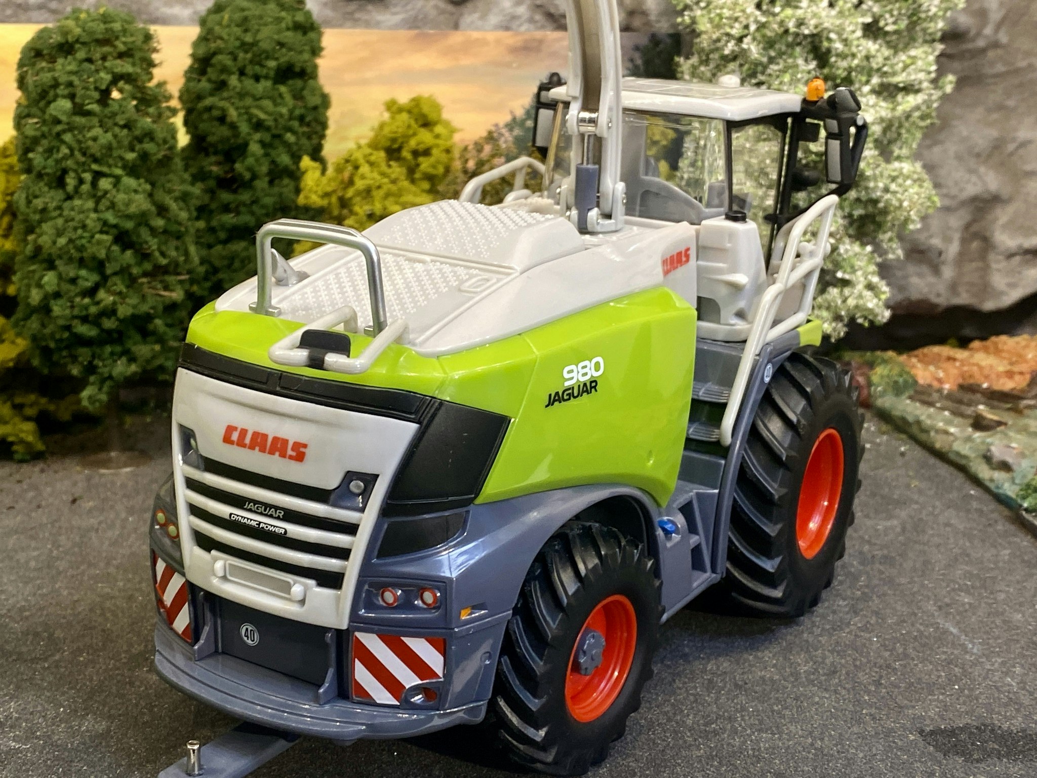 Skala 1/32 Claas Jaguar 980 - ORBIS 900 fr Britains