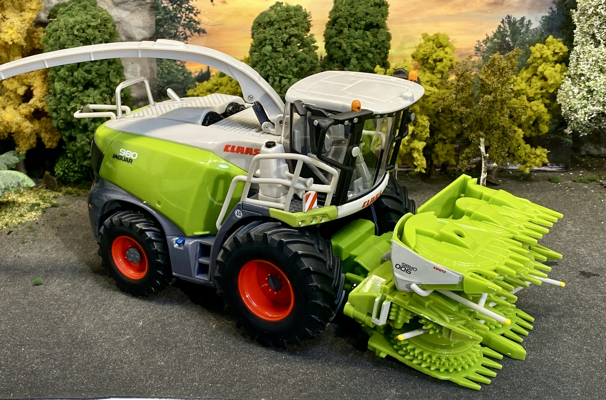 Skala 1/32 Claas Jaguar 980 - ORBIS 900 fr Britains