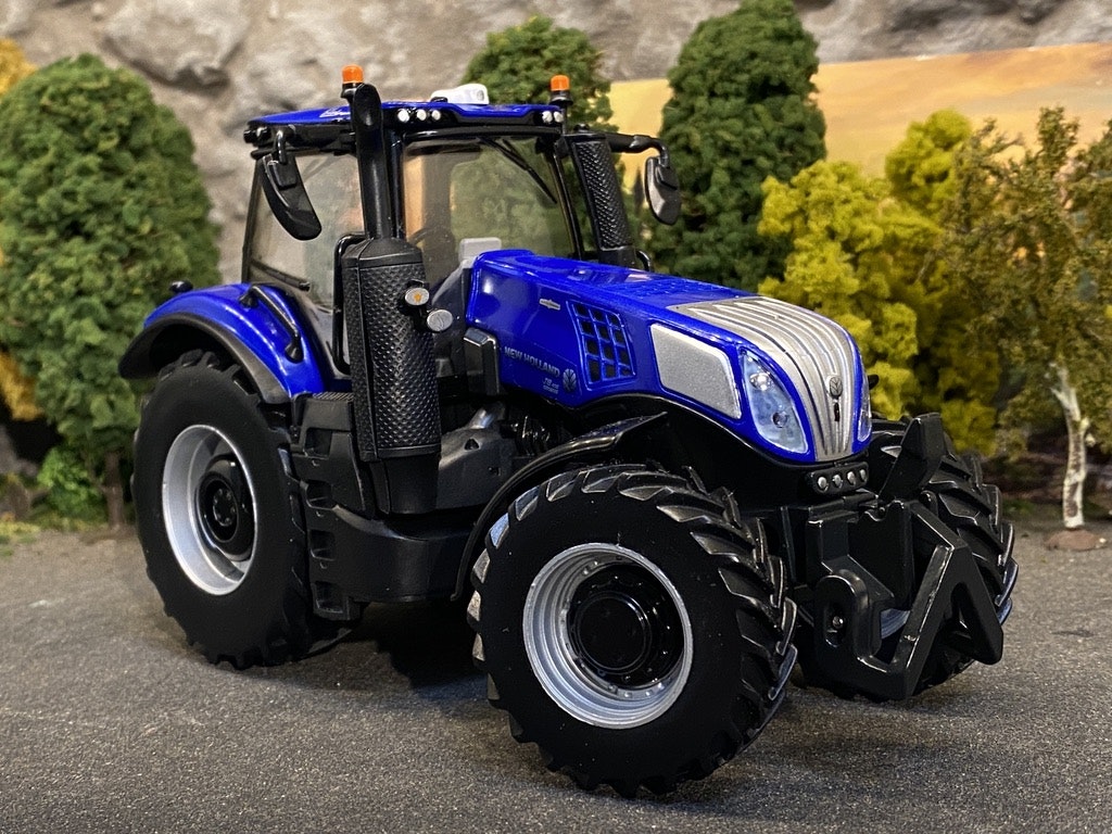 Skala 1/32 New Holland T8.435 Tractor "Blue power" fr Britains Art.nr: 43216