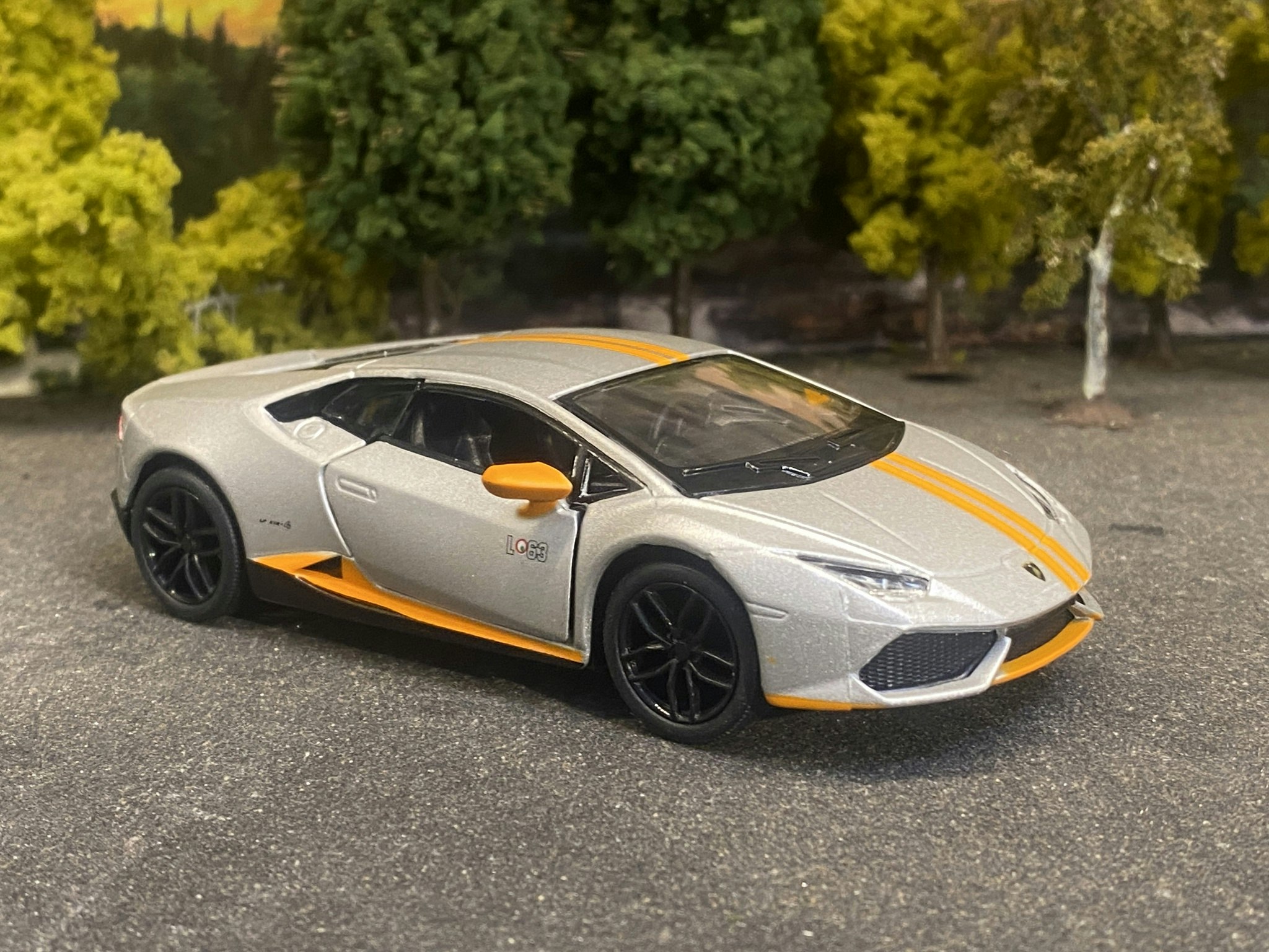 Skala 1/36 Lamborghini Huracán LP 610-4 AVIO, Silver matt fr Kinsmart
