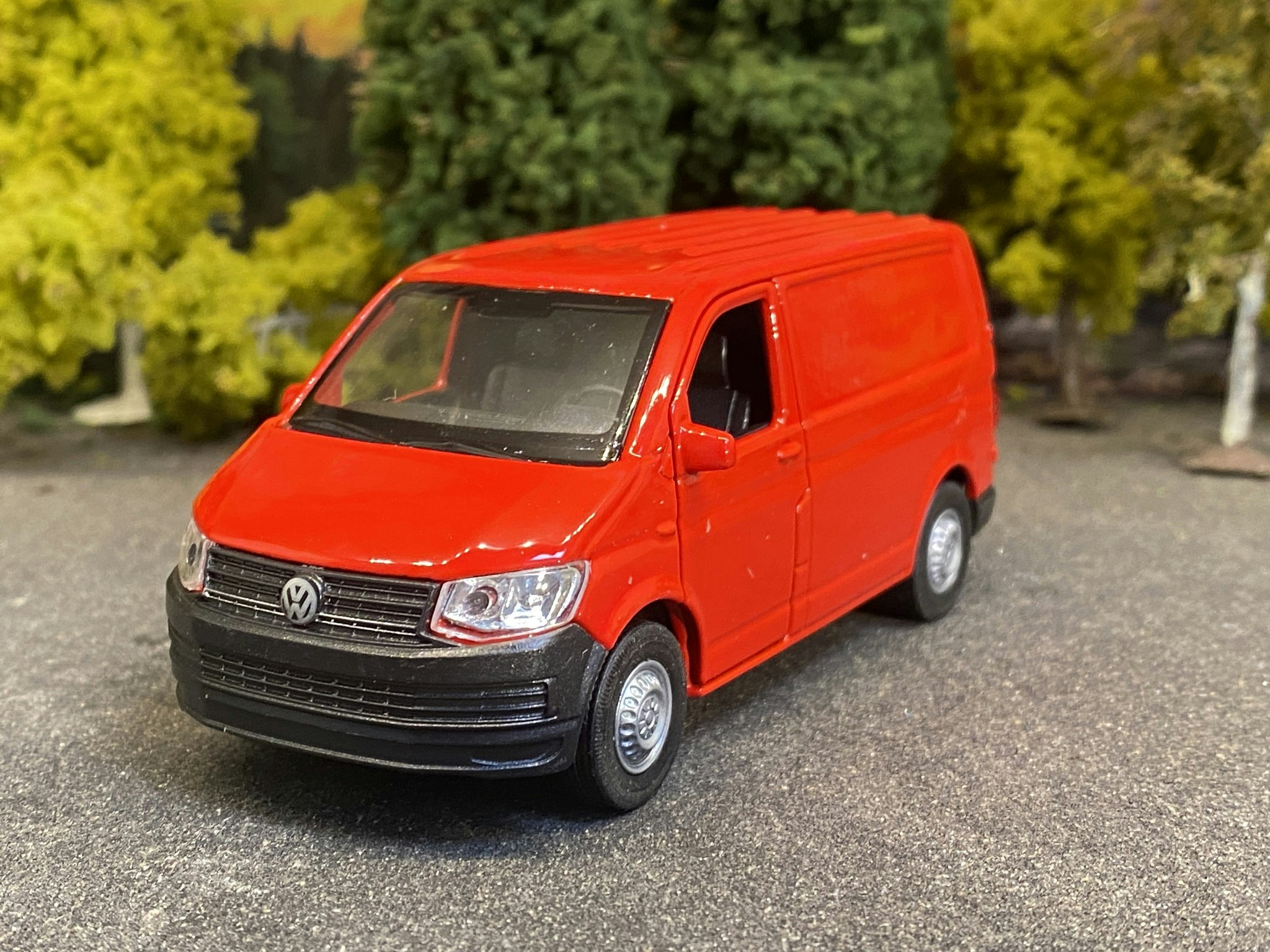 Skala 1/40 Volkswagen Buss T5, Red fr Nex models / Welly