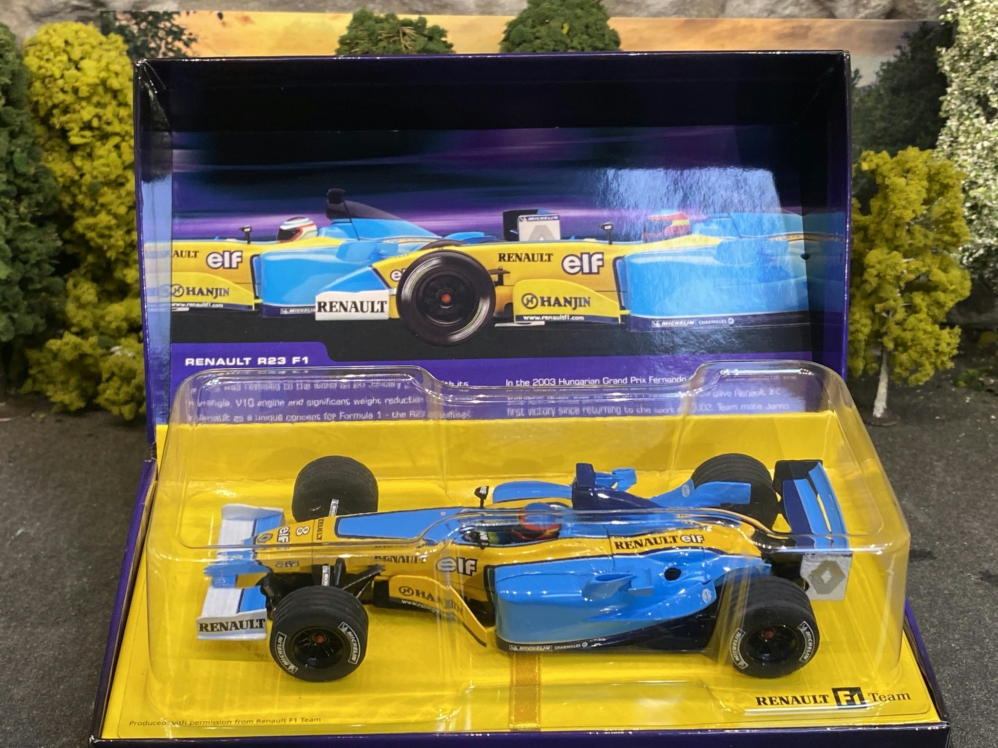 Scale 1/32 Analogue Slotcar - Renault R23 F1 F Alonso #8 fr Scalextric
