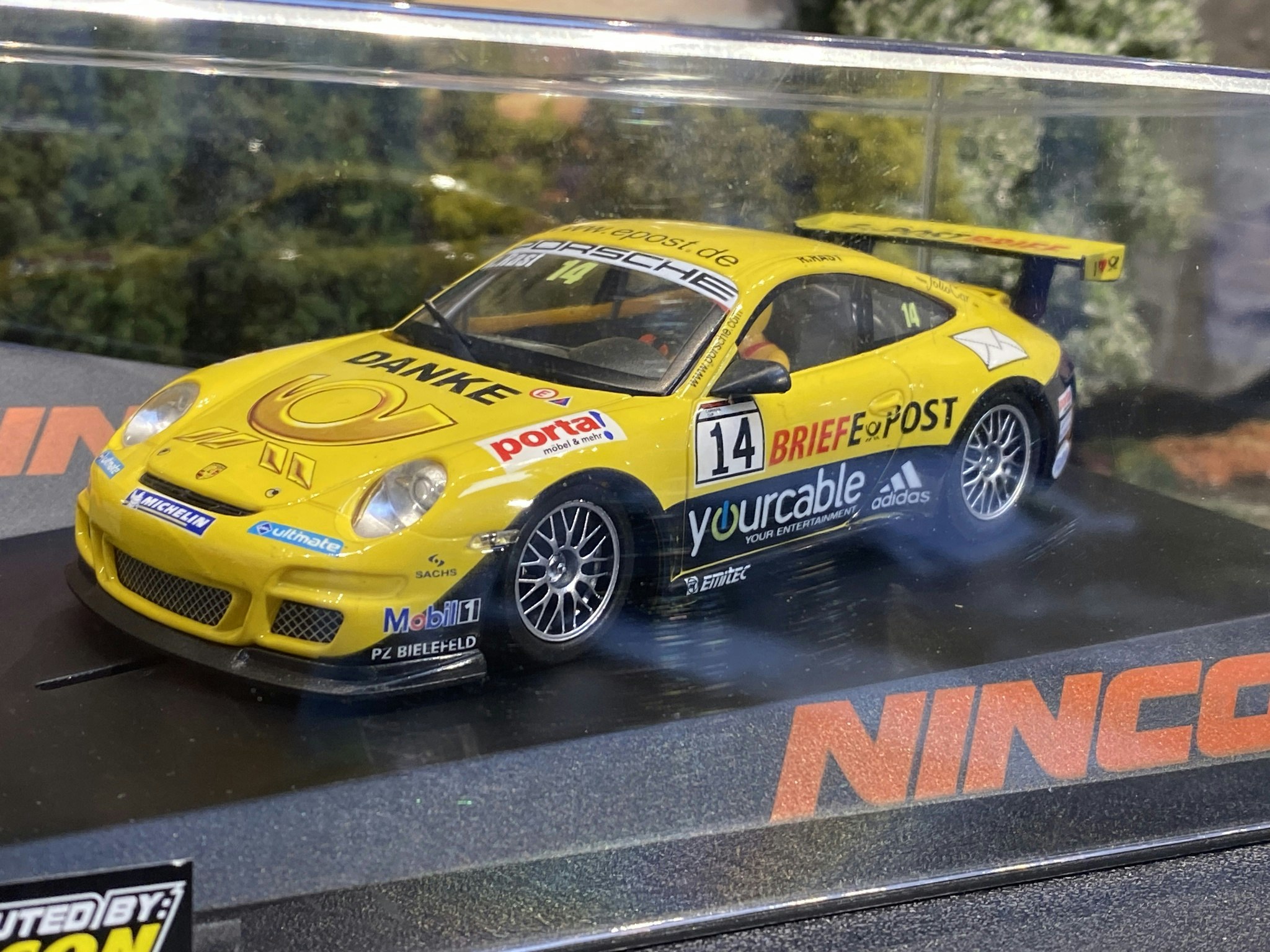Skala 1/32 Analogue NINCO slotcar: Porsche 911 997 "Danke"