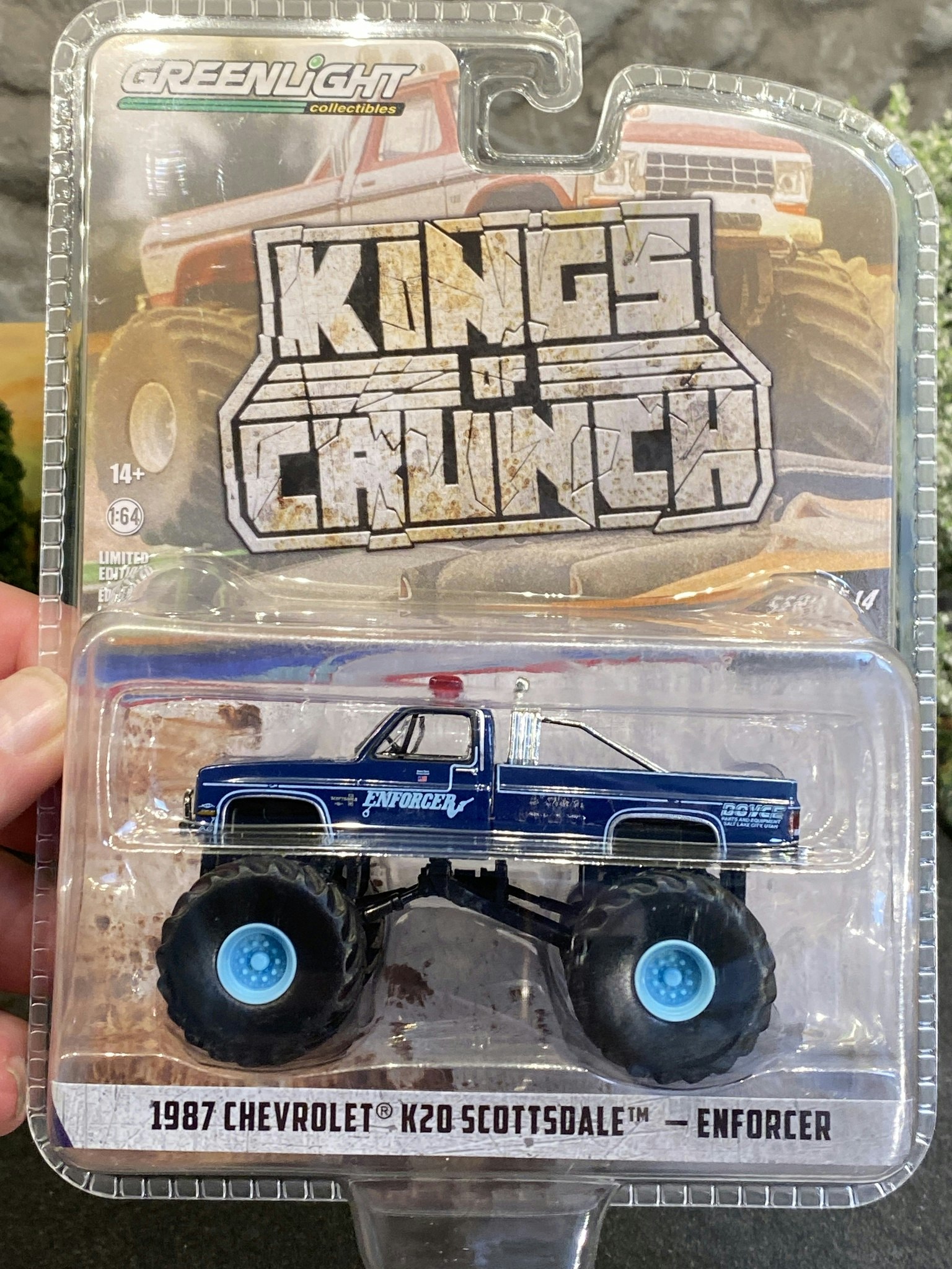 Skala 1/64 King of Crunch: 1987 Chevrolet K20 Scottsdale Enforcer fr Greenlight