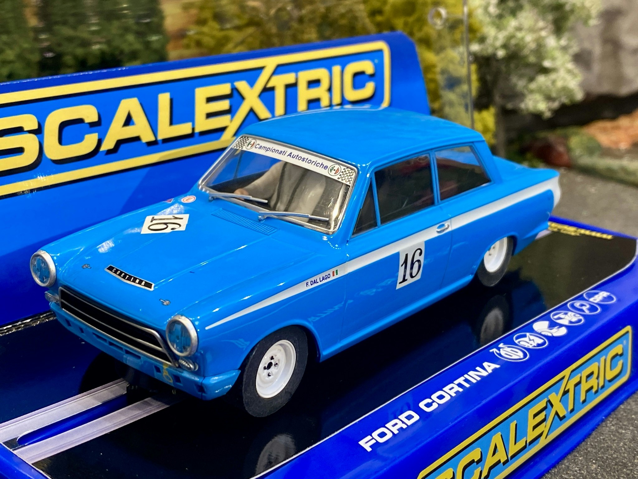 Skala 1/32 Analog Slotcar - Ford Cortina #16 Blue fr Scalextric