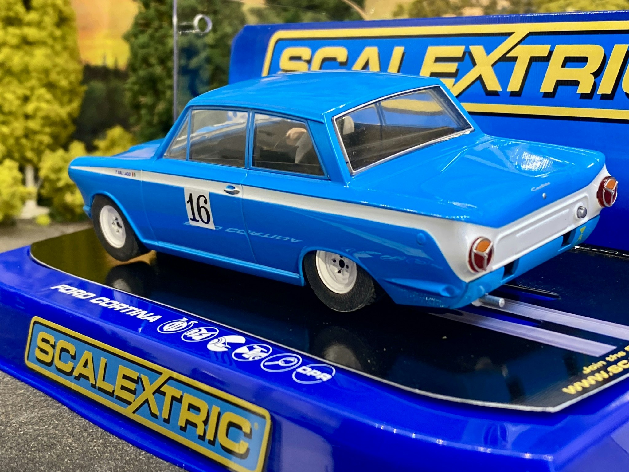 Skala 1/32 Analog Slotcar - Ford Cortina #16 Blue fr Scalextric