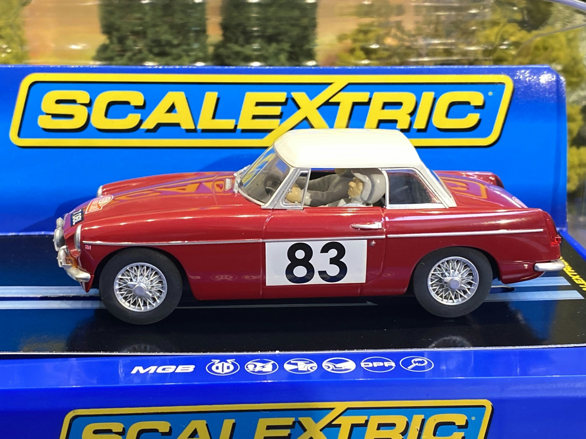 Skala 1/32 Analog Slotcar - MGB 64' Monte Carlo GT Class #83 fr Scalextric
