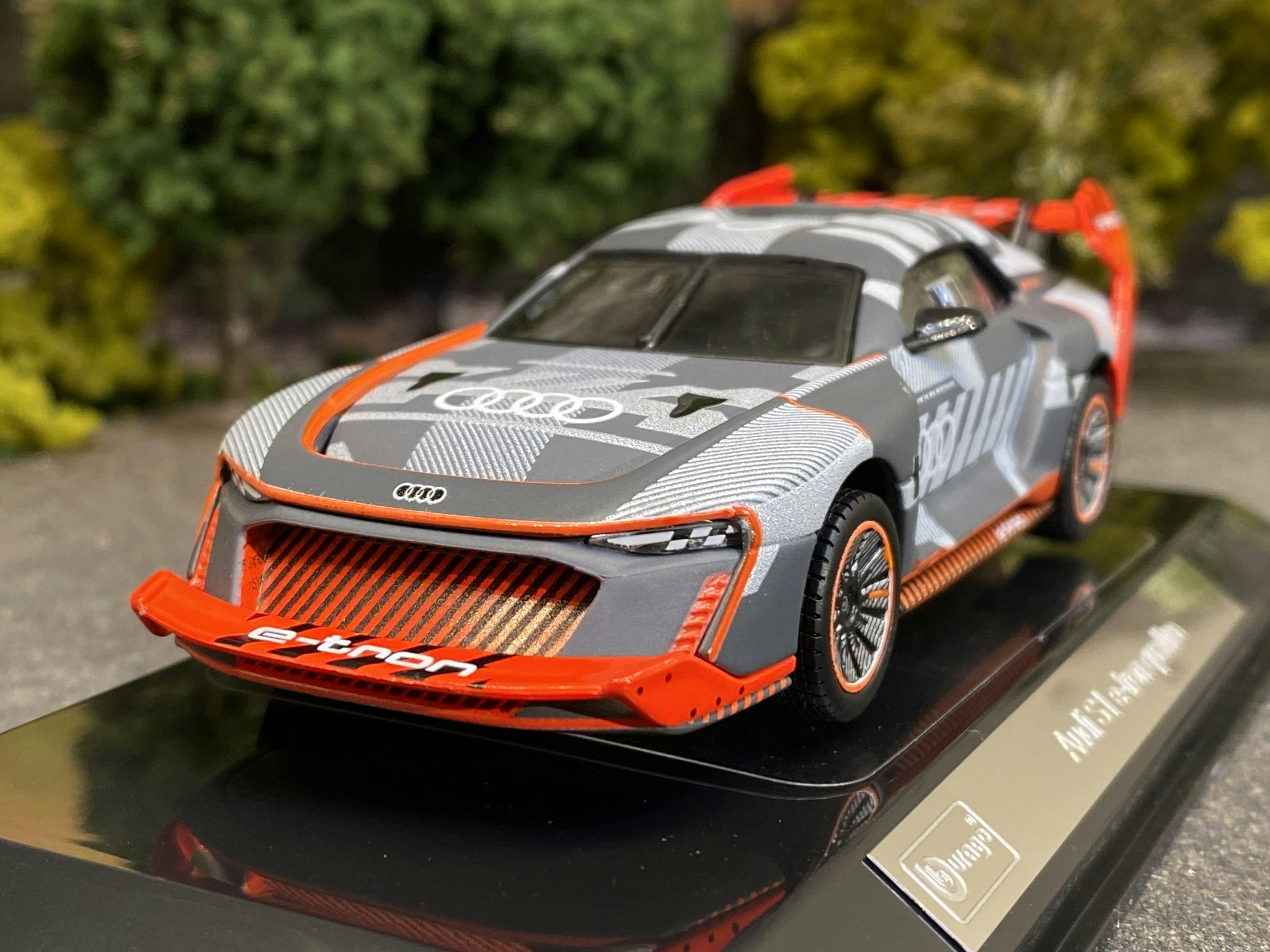 Skala 1/43 Audi S1 e-tron quattro fr Bburago Race
