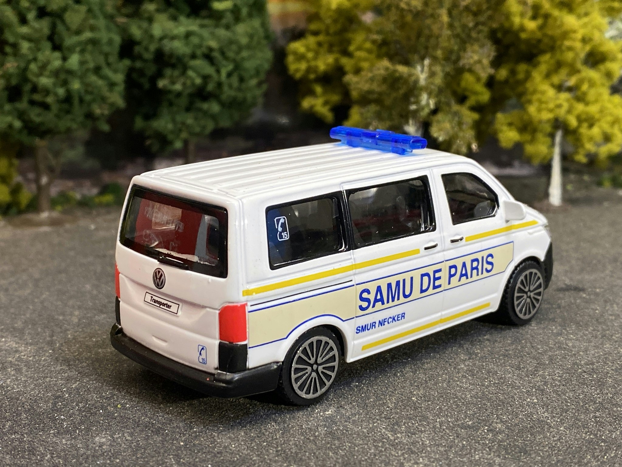 Skala 1/43 VW Transporter/Multivan VW T6.1 "Samu de Paris" fr Bburago