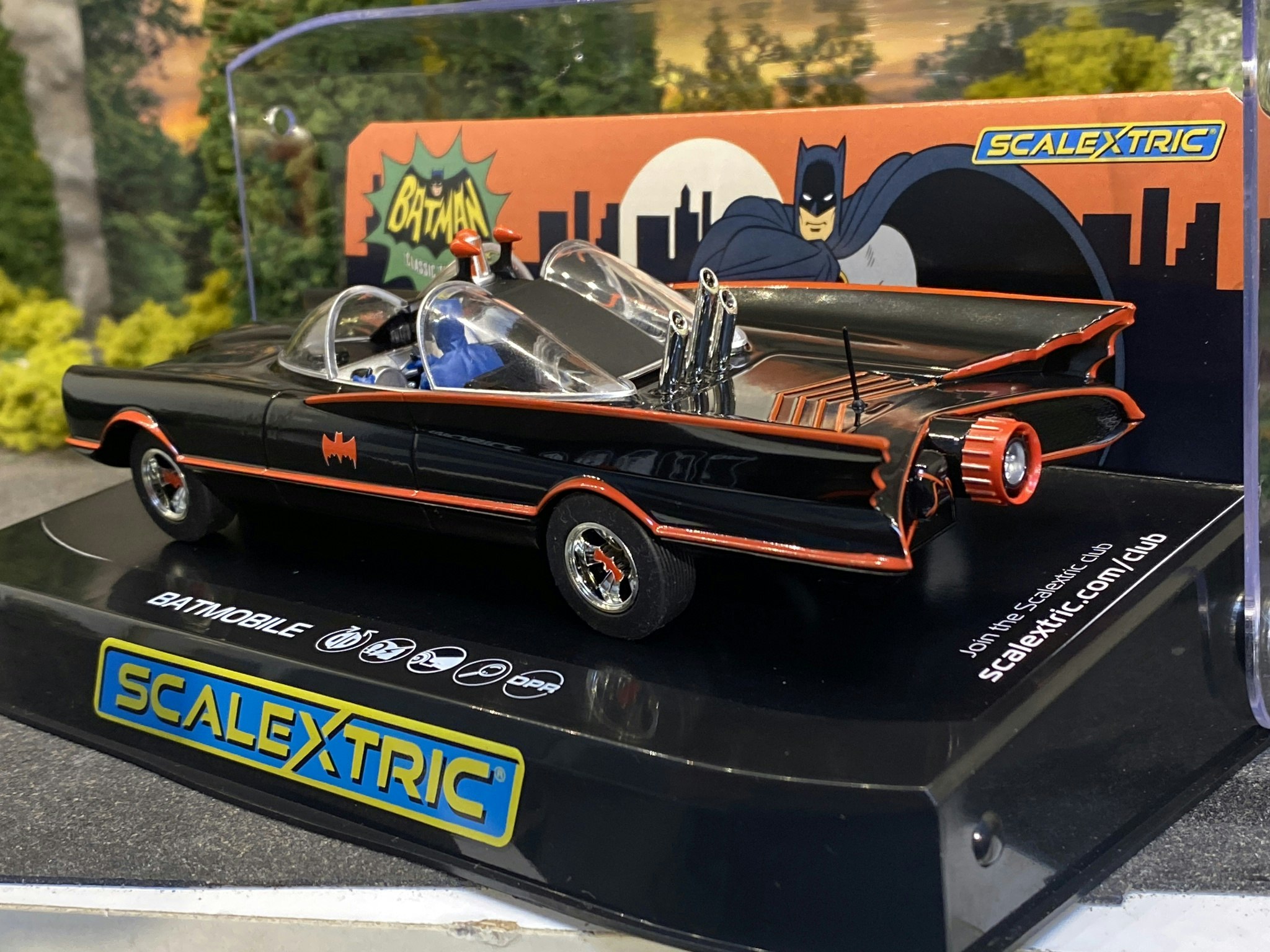 Skala 1/32 An. Scalextric Slot Car: C4175 Batmobile - 1966 TV Series