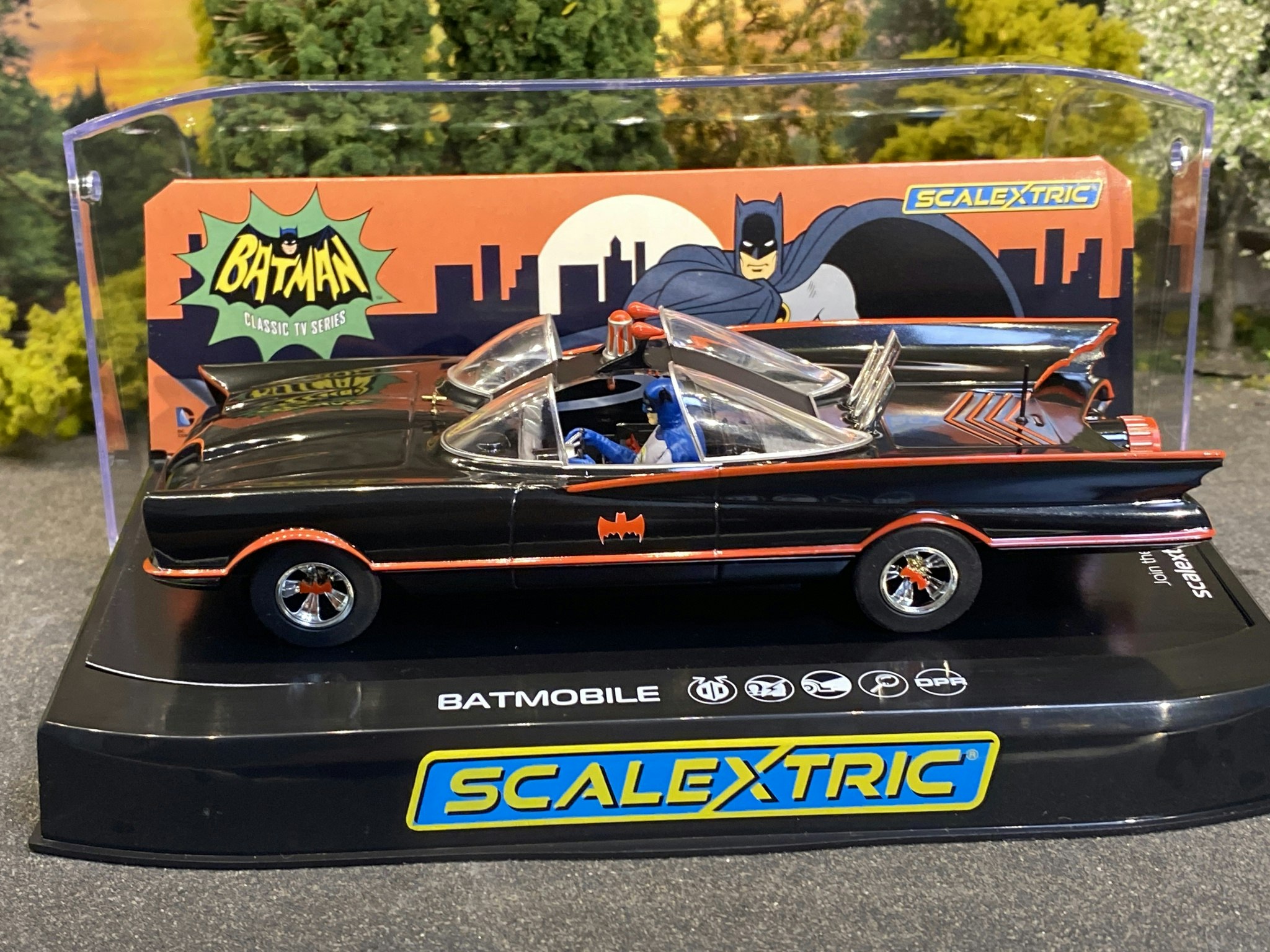 Skala 1/32 An. Scalextric Slot Car: C4175 Batmobile - 1966 TV Series