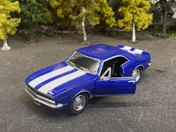 Skala 1/37 Chevrolet Camaro 1967, Blue w stripes fr Kinsmart